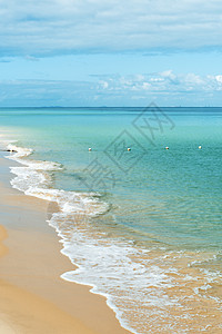 Tangalooma岛海滩的视图海浪支撑天空太阳天堂海岸蓝色海景假期风景图片