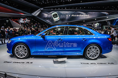2015年6月 Audi A4 2 0 T特超值在宇航科学院Inte上展示预览蓝色运动展览速度力量车展国际汽车展制造商背景图片