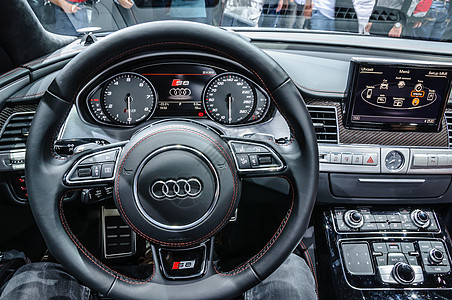 2015年6月 Audi S8在宇航科学院国际会议上介绍运输世界汽车展预览力量速度展示车展奢华机动性图片