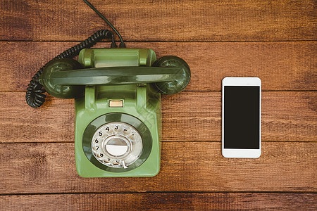 旧电话和智能手机的视图办公室讲话商业沟通按钮屏幕通讯热线技术讨论图片