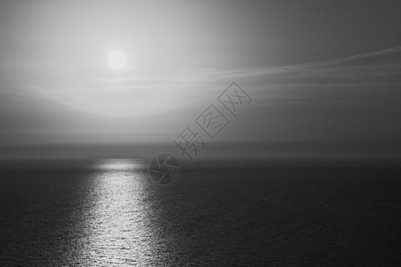 在圣坦塔里尼裂缝的日落 和天空中地中海大海美丽墙纸波浪戏剧性旅行太阳明信片海景阳光海岸图片