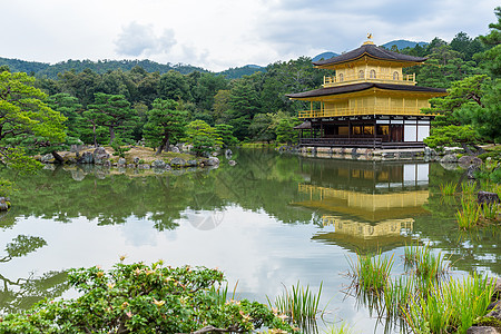 在京都日本金阁寺的黄金馆精神艺术神社佛陀青铜雕塑花园森林冥想寺庙图片