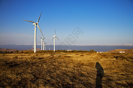 非洲的西班牙风力涡轮机天空建筑学风车弯曲阴影地衣盘子植物能源风神活力图片