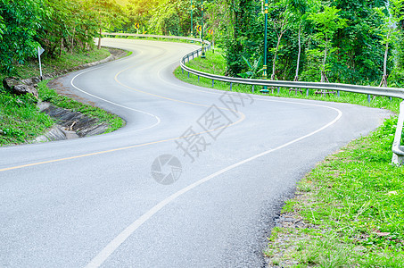 山上的道路 S曲线图片