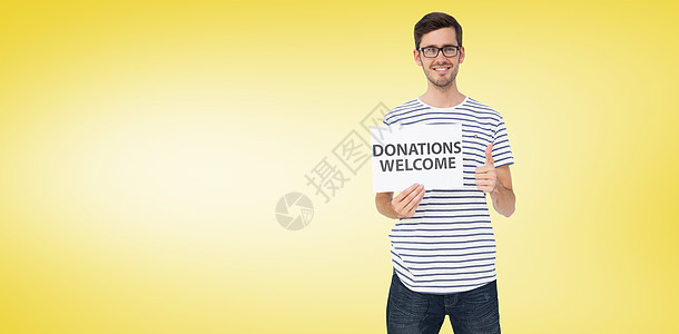 人类持有捐款欢迎便条的复合图像 同时将拇指抬起来绘图计算机男人志愿道德服务福利微笑社会插图图片