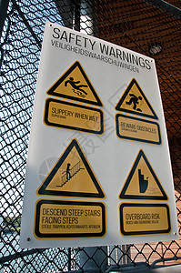 悬在金属网格上的危险警告标志街道身体地面男人小路信号安全插图电脑工人图片