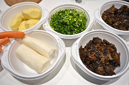 餐桌上塑料板的蔬菜市场花园饮食小吃营养宏观午餐植物阴影塑料图片