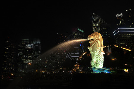 新加坡城市夜间的颜色和照明场景旅游纪念碑公园狮子喷口喷泉市中心中心建筑数字图片