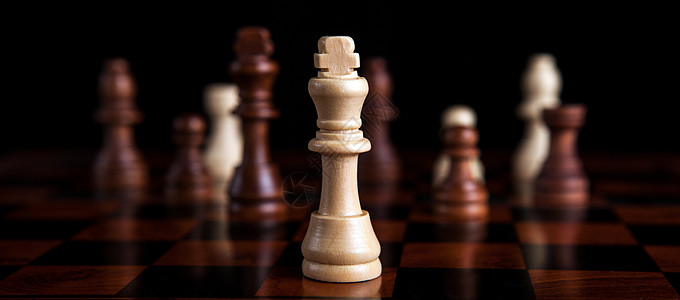 踏实肯干与国王在中间的象棋游戏比赛闪电战对手作品玩家白色竞赛黑色竞争对手对抗背景
