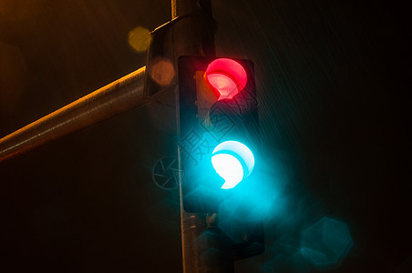 停 走 雨 去图片