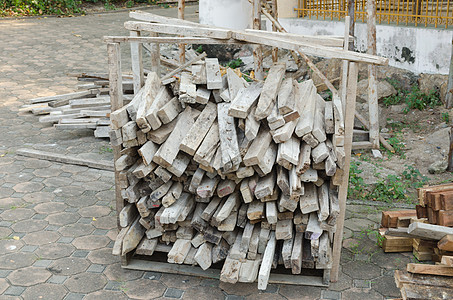 建筑工地的Lumber堆积建材木材业木头木板木材横截面颗粒状院子松树软木图片