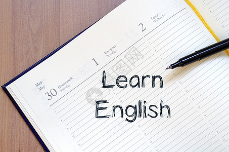 在笔记本上学习英文写作外国国际学校学生教学训练英语说话互联网翻译图片