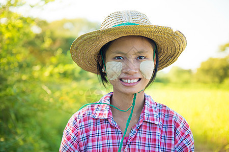 传统的缅甸青年传统女性农妇图片