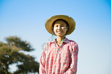 缅甸年轻女农人图片