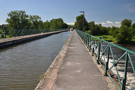 Digoin运河桥和Voes Verte 循环通道速度旅行绿色游客水路自行车风格旅游假期路线图片