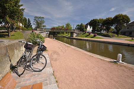 Digoin运河桥和Voes Verte 循环通道旅游速度旅行游客假期绿色自行车水路运动路线图片