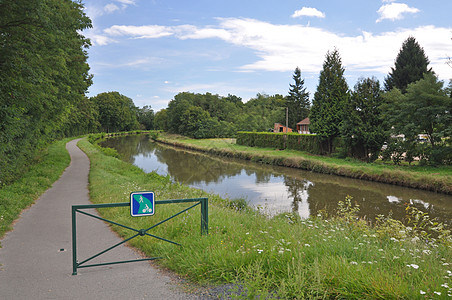 在伯根迪的紫外线循环路线和签名游客速度假期水路运动自行车旅游旅行绿色图片