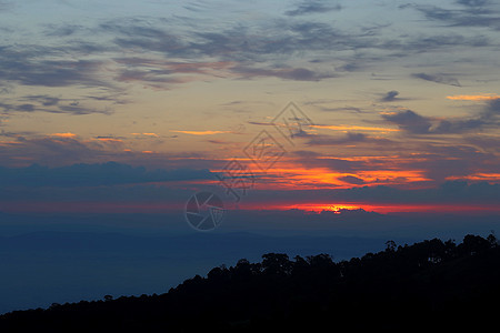 山上天空更替橙子阴影天气建筑蓝色太阳戏剧性全景阳光景观图片