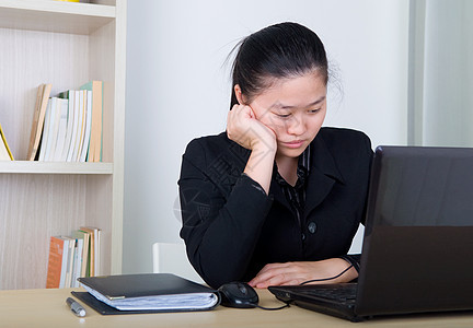 女性亚洲商业妇女女孩电脑挫折办公室技术压力笔记本失败学生桌子图片