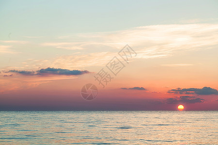 美丽的日落蓝色黄色阳光海浪天空海滩热带地平线场景太阳图片