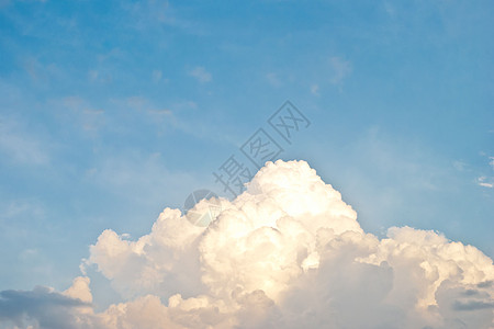 蓝色天空和白云的图像自由场景环境气象柔软度空气天堂天气太阳平流层图片