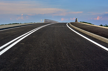 断面道路和过道图片