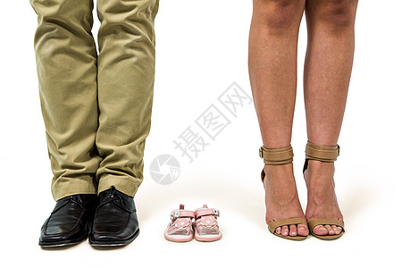 男男女女在婴儿鞋中的低比例图片