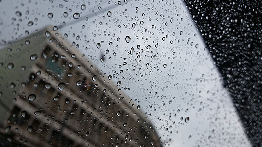 雨天时望着天空图片