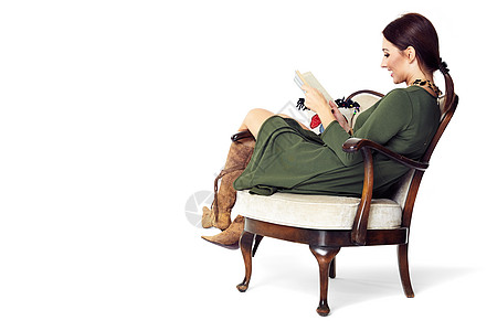 阅读一本书吉祥物故事头发长发长腿裙子幸福风格快乐棕色图片