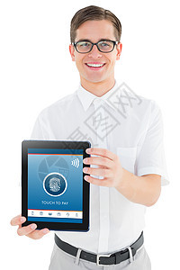 喜剧商务人士展示平板电脑Pc的复合图象药片微笑男性购物快乐职业网站眼镜潮人信用卡图片