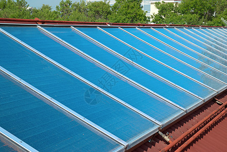 屋顶上的太阳能系统力量集电极晴天开关车站房子活力回收经济燃料图片