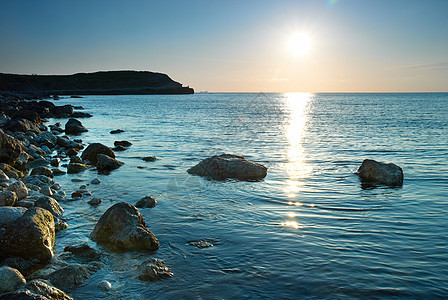 海边的石头支撑热带天气海滩场景地平线太阳海景季节风景图片