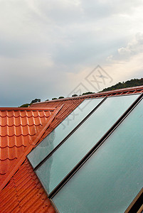房顶上的太阳能电池板地质系统细胞环境阳光反射晴天天空回收来源力量加热器图片