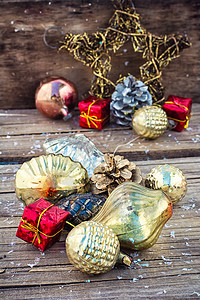 圣诞节的装饰传统玩具锥体装饰品假期庆典季节金子礼物季节性图片