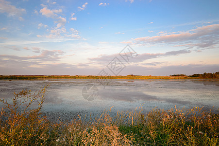 湖蓝色旅行季节地平线池塘风景天空海浪太阳天堂图片