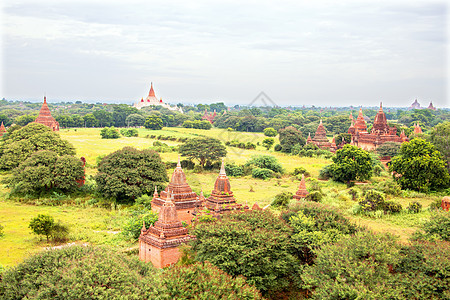 缅甸巴甘Bagan农村古代塔台佛塔寺庙王国旅行旅游佛教徒精神宗教吸引力日落图片