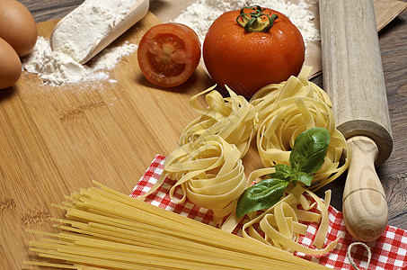 面食和意大利面的成分斗牛士午餐食物叶子面粉厨房乡村饮食烹饪面条图片