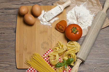 面食和意大利面的成分午餐美食面粉生活产品面条文化斗牛士食物桌子图片