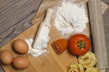 面食和意大利面的成分营养文化饮食食物烹饪蔬菜午餐厨房桌子叶子图片