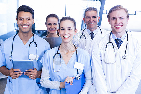 医疗队站在一起的肖像男性外科合伙伙伴女性职场男人服务诊所平板图片