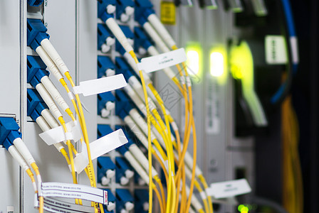 在一个技术数据中心使用服务器的光纤光纤全球设备节点插头互联网电讯行业计算机路由器通信图片