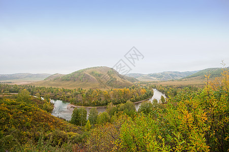秋季河流景观蓝色太阳橙子环境天线场景溪流叶子山脉苔藓图片