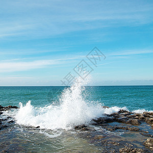 岸边的巨浪旅行热带液体乐趣蓝色管子天气冲浪力量行动图片