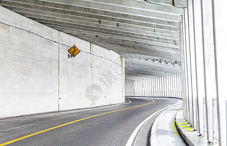 山地隧道踪迹车辆沥青建筑学运输城市街道路线汽车交通图片