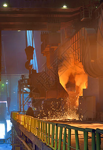 热钢灌注流动溪流火灾烧伤生产模具辉光橙子工厂金属图片
