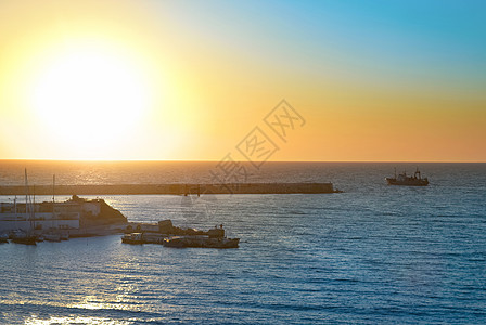 海面上的日落假期天际海滩蓝色海岸支撑海洋阳光热带晴天图片