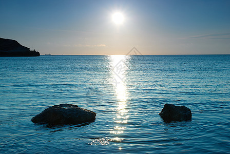 海边的石头风景墙纸天空海洋假期季节岩石太阳海浪热带图片