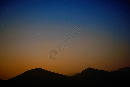 与星的红色黑暗的夜空宇宙乳白色银河系月光星座蓝色墙纸天文学星光星系图片