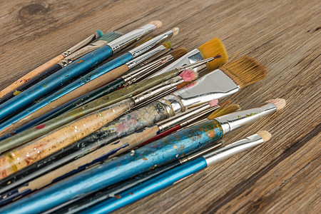 艺术家画笔在质朴的木质纹理上工具艺术房子头发画家水彩蓝色创造力染料木头图片