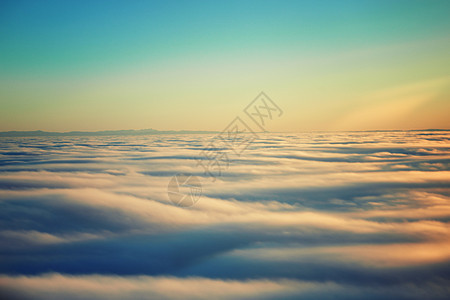 天空 日落太阳和乌云太阳假期阳光空气旅行天堂橙子日落地平线地球图片